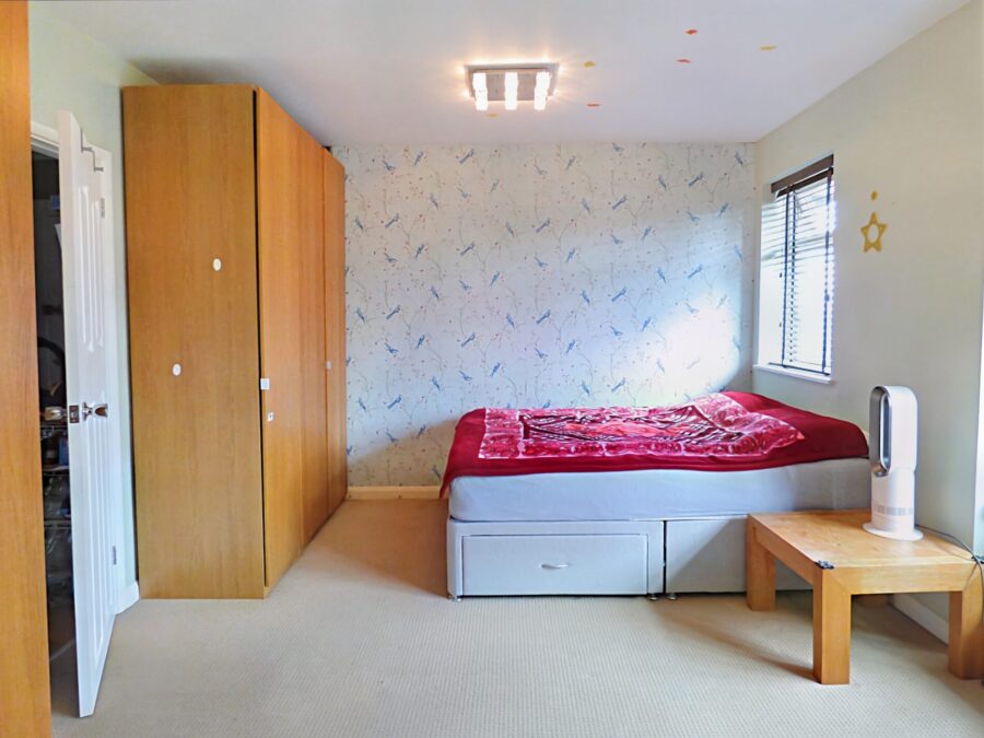 Eastmead Avenue, Greenford, UB6